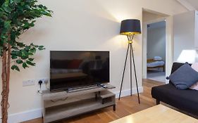 Modern 2 Bed Attic Apartment In Brixton